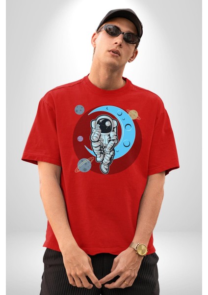 Uzay Ay Içinde Oturan Astronot Kadın Erkek Ön Baskılı Kırmızı Pamuklu Tişört Penye Klasik