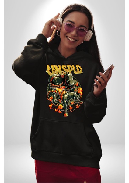 Ay Müzik Dinleyen Astronot Kadın Erkek Baskılı Üç Iplik Siyah Kapüşonlu Hodie Sweatshirt modelleri