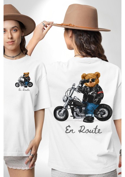 Havalı Motor Süren Oyuncak Ayı Kadın Erkek Ön Minimal Sırt Baskılı Beyaz Pamuklu Tişört fırsatları