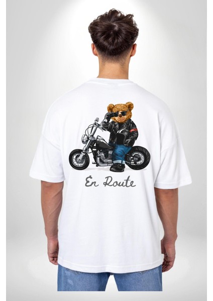 Havalı Motor Süren Oyuncak Ayı Kadın Erkek Ön Minimal Sırt Baskılı Beyaz Pamuklu Tişört indirimleri