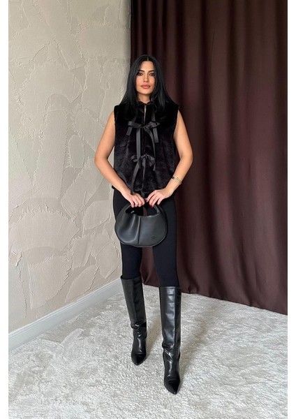 Siyah Fiyonklu Peluş Yelek
