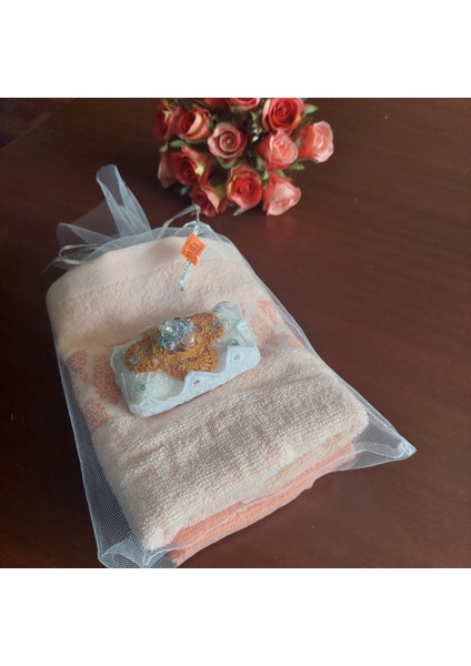 Hediyelik Küçük Havlu Set (30X50 Havlux2 + El Yapım Süs Kokulu Sabunx1)