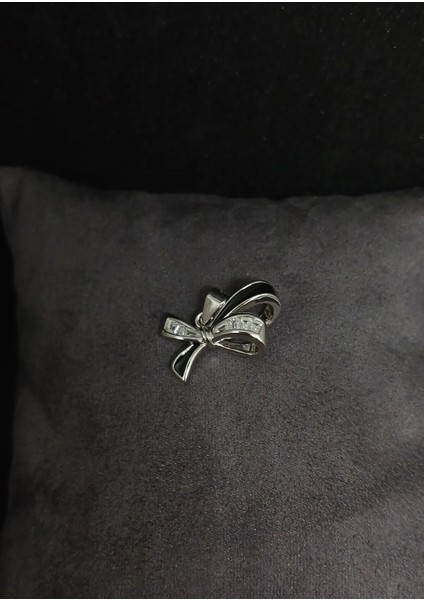 Siyah Kurdele Gümüş Takı Seti - Kolye Ucu, Küpe ve Yüzük - Şık ve Zarif Tasarım fırsatları