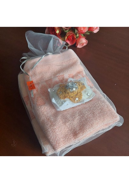 Hediyelik Küçük Havlu Set (30X50 Havlux2 + El Yapım Süs Kokulu Sabunx1)