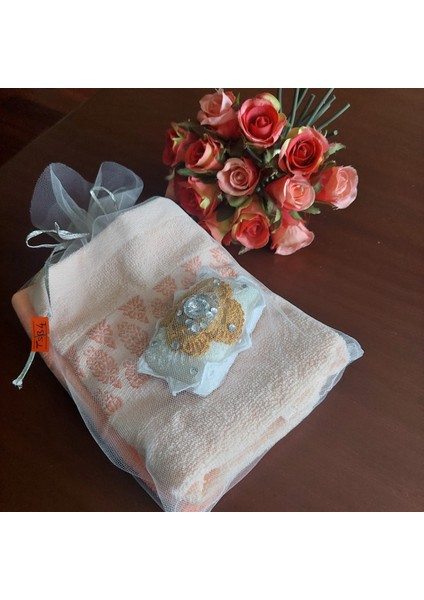 Hediyelik Küçük Havlu Set (30X50 Havlux2 + El Yapım Süs Kokulu Sabunx1)