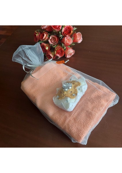 Hediyelik Küçük Havlu Set (30X50 Havlux2 + El Yapım Süs Kokulu Sabunx1)