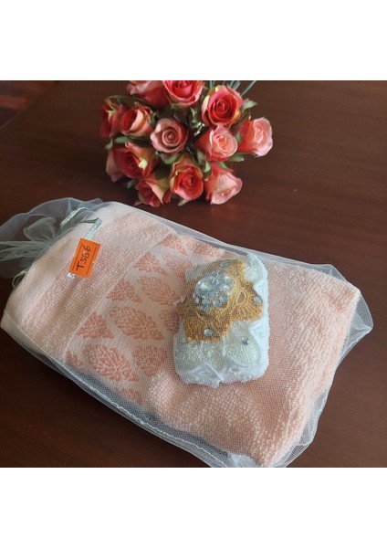 Hediyelik Küçük Havlu Set (30X50 Havlux2 + El Yapım Süs Kokulu Sabunx1)