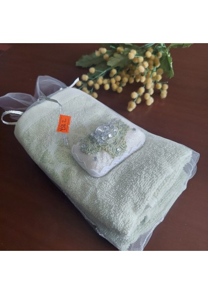 Hediyelik Küçük Havlu Set (30X50 Havlux2 + El Yapım Süs Kokulu Sabunx1)