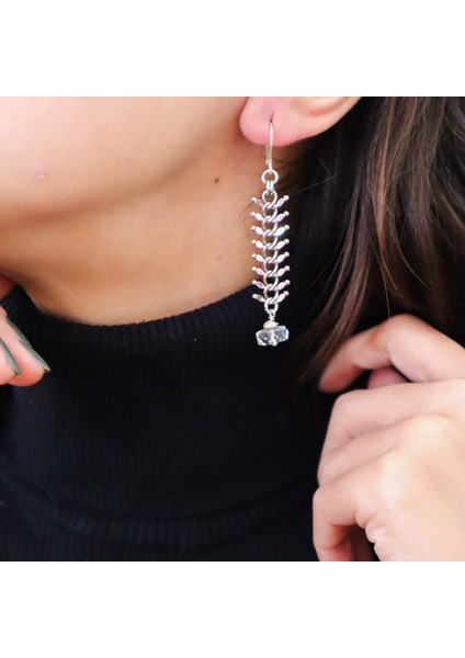 Mat Gümüş Kaplama Zincir Formlu Kristal Taşlı Avangart Küpe modelleri