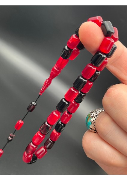 Kırmızı-Siyah Geçişli Sıkma Kehribar Kapsül Kesim Tesbih 33'lü 8X11 mm – SK360230.190425 fiyatları