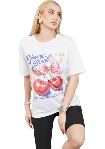 Vişne Baskılı T-Shirt Kadın – Meyve Desenli Yazlık Tişört – Eğlenceli, Renkli, Oversize Stil fırsatları