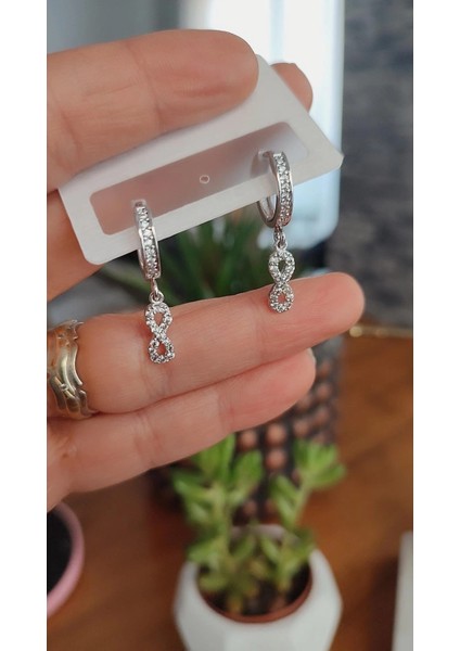 Çelik Zirkon Taşlı Minimalist Küpe Kız Çocukları Için Uygundur