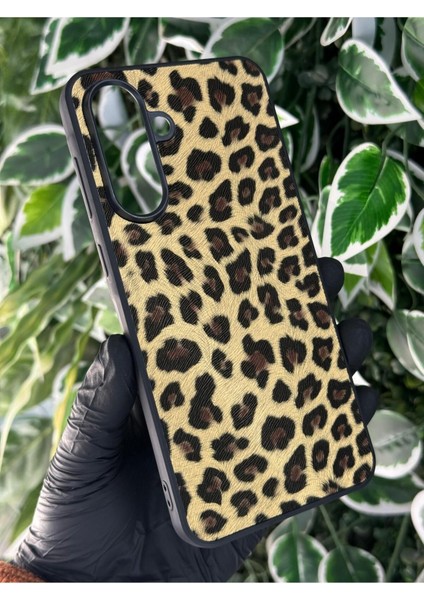 Samsung Galaxy S25 Dama ve Leopar Desenli Kılıf