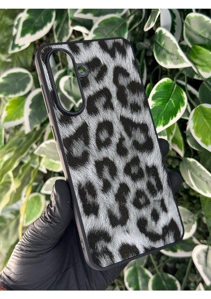 Samsung Galaxy S25 Dama ve Leopar Desenli Kılıf