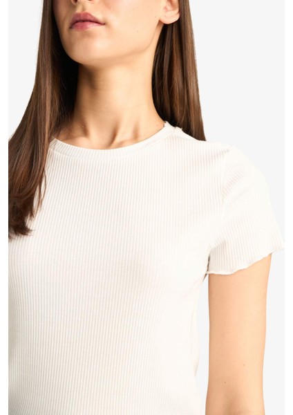 Fitted Bisiklet Yaka Basic Düz Kısa Kollu Beyaz Tişört F3486AXNS indirimleri