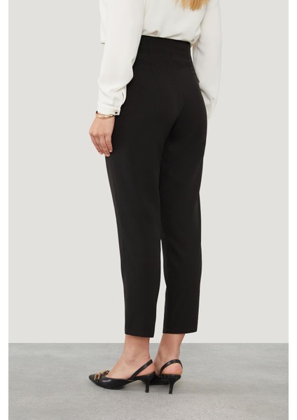 Siyah Çift Pliseli Kumaş Havuç Pantolon fırsatları