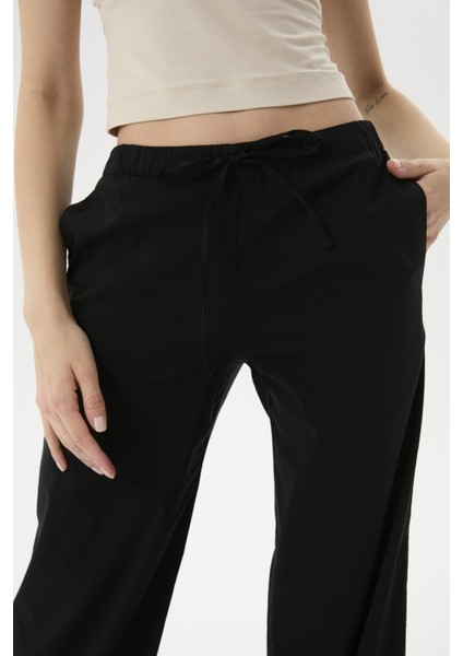 Kadın Siyah Bel Büzgülü Rahat Pantolon - Organik Pamuk, Bol Paça, Hafif ve Esnek Kumaş, Bel Büzgülü, Cepli, Günlük ve Ev Kullanımı İçin Konforlu Pantolon modelleri