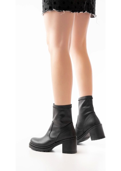 767-3040 Siyah Günlük Kalın Topuklu Kadın Bot modelleri