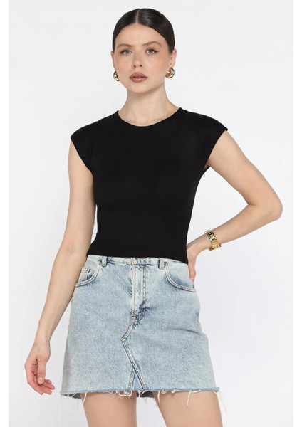 Bisiklet Yaka Sıfır Kol Kadın Tişört P-00016211