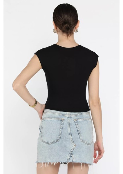 Bisiklet Yaka Sıfır Kol Kadın Tişört P-00016211 fırsatları