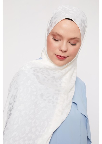 Kırık Beyaz Kendinden Desenli Jakar Capri Şal modelleri