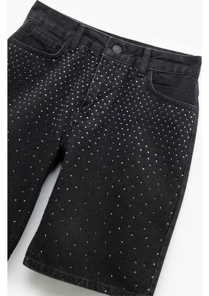 Taş Detaylı Cepli Pamuklu Straight Fit Jean Kapri Şort