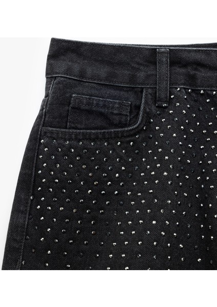 Taş Detaylı Cepli Pamuklu Straight Fit Jean Kapri Şort