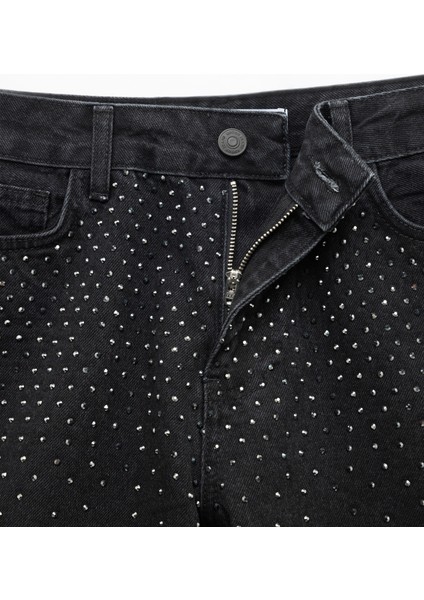 Taş Detaylı Cepli Pamuklu Straight Fit Jean Kapri Şort