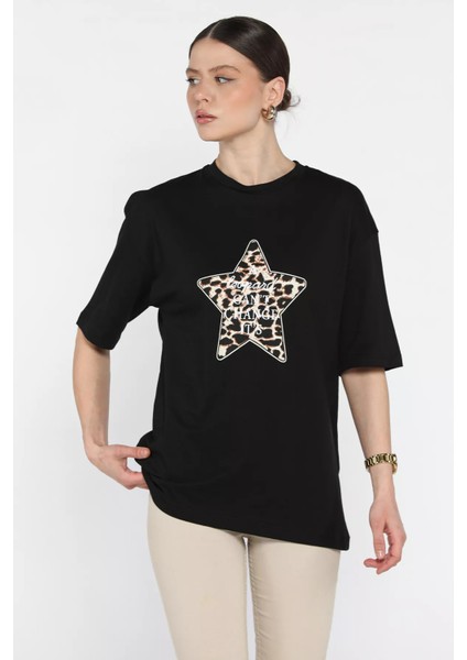 Kadın Bisiklet Yaka Leopar Baskı Detaylı Tişört P-00016161