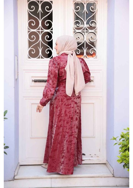 Desenli Bordo Tesettür Saten Elbise 52921BR fırsatları
