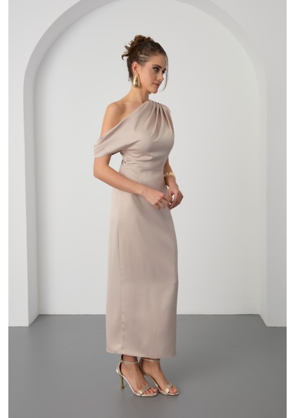 Kadın Bej Degaje Yaka Yırtmaçlı Saten Midi Elbise fiyatları