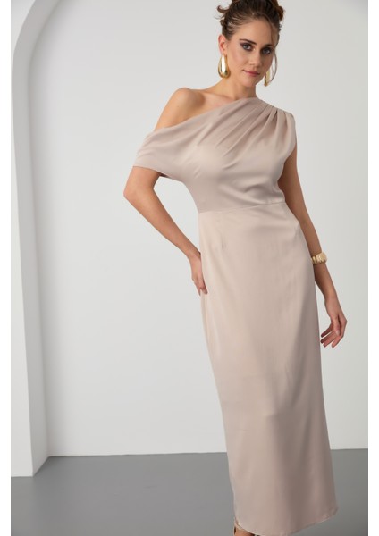 Kadın Bej Degaje Yaka Yırtmaçlı Saten Midi Elbise modelleri