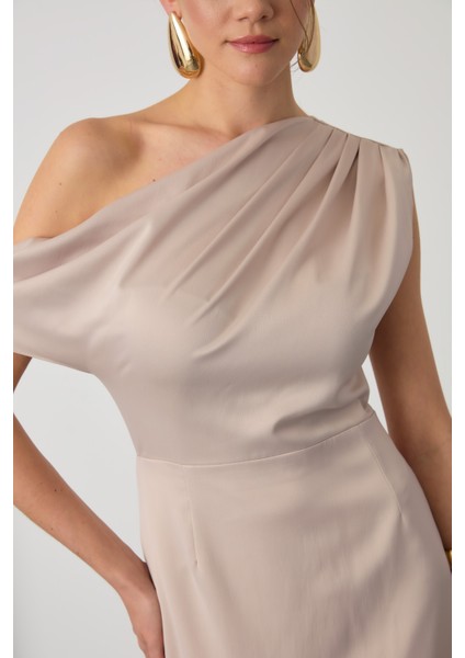 Kadın Bej Degaje Yaka Yırtmaçlı Saten Midi Elbise fırsatları