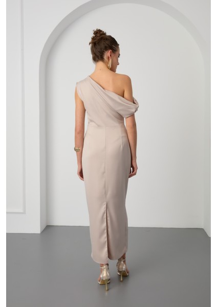 Kadın Bej Degaje Yaka Yırtmaçlı Saten Midi Elbise indirimleri