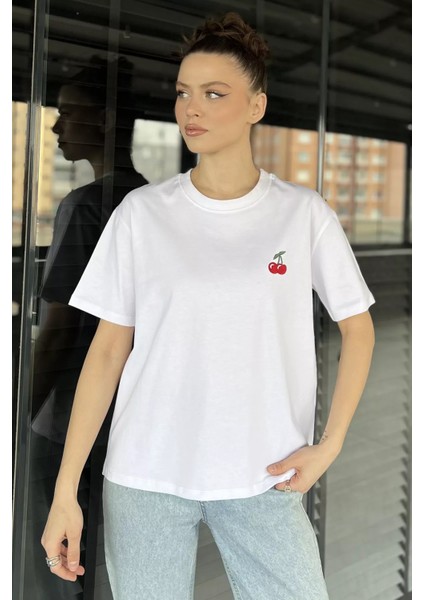 Kadın Bisiklet Yaka Kiraz Nakışlı Tişört P-00016110