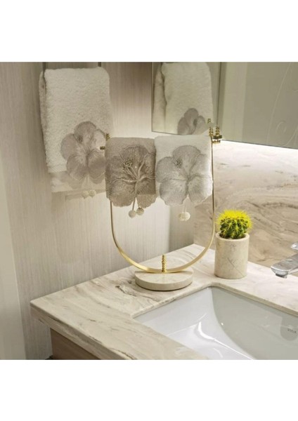 Bej Mermer Banyo Seti 4lü ve Bej Mermer Gold Detaylı Havluluk modelleri