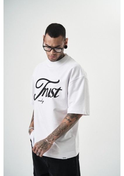 Erkek Trust Yazılı Oversize T-Shirt Siyah indirimleri