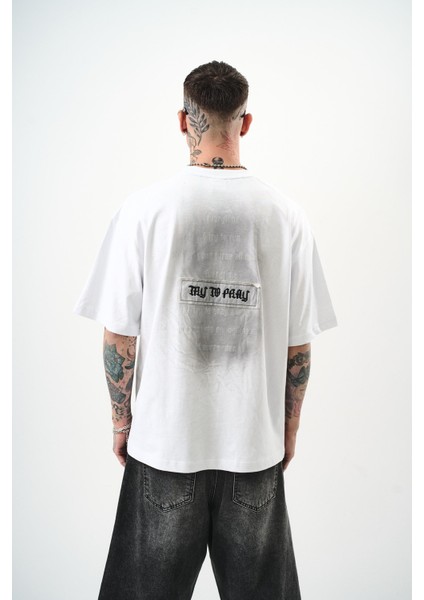 Erkek Try To Pray Nakışlı Oversize T-Shirt Füme