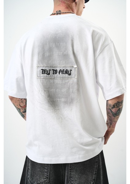 Erkek Try To Pray Nakışlı Oversize T-Shirt Füme indirimleri