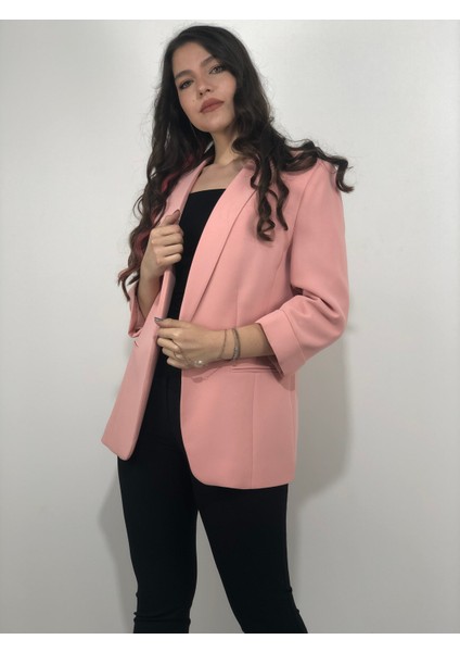 Kadın Bronş Detaylı Truvakar Kol Blazer Ceket