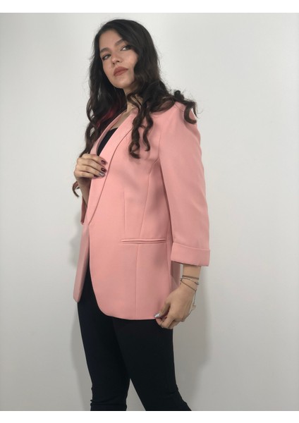 Kadın Bronş Detaylı Truvakar Kol Blazer Ceket fiyatları
