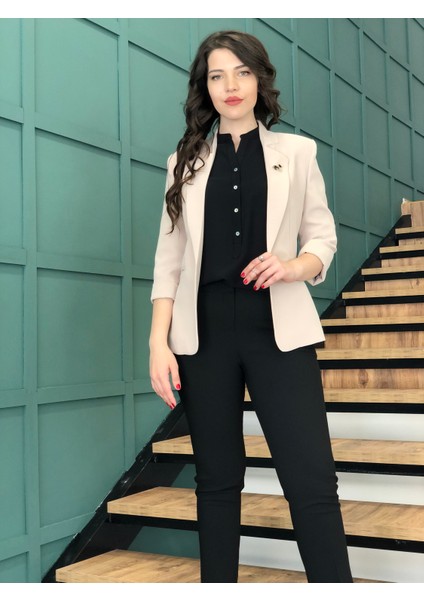 Kadın Bronş Detaylı Truvakar Kol Blazer Ceket fiyatları