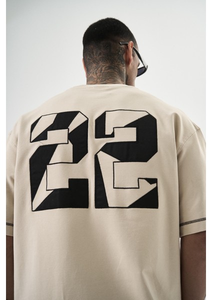 Erkek 22 Yazılı Nakışlı Oversize T-Shirt Bej fırsatları