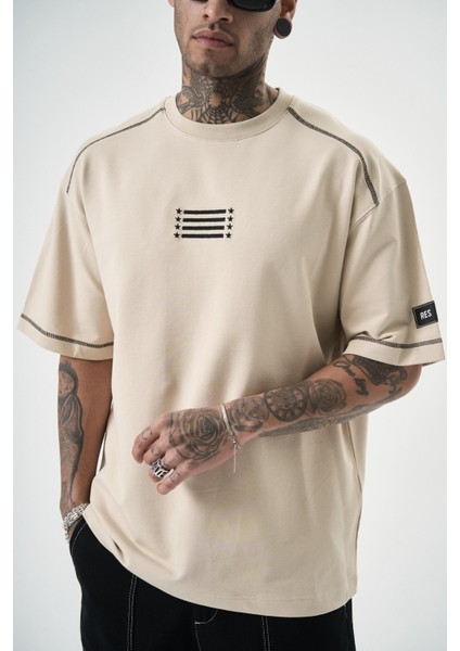 Erkek 22 Yazılı Nakışlı Oversize T-Shirt Bej indirimleri