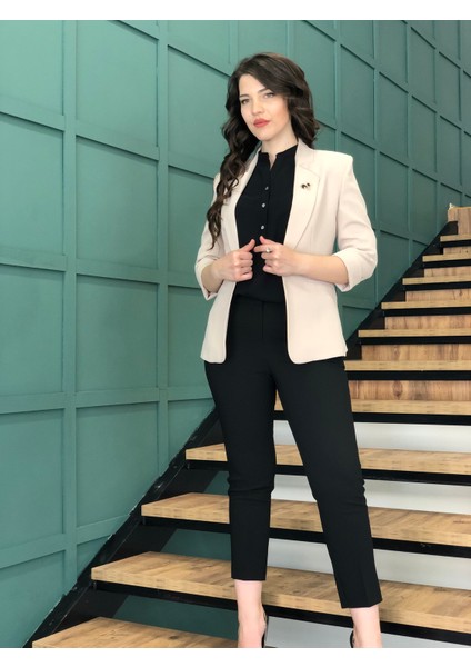 Kadın Bronş Detaylı Truvakar Kol Blazer Ceket modelleri