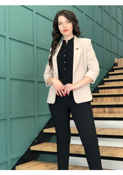 Kadın Bronş Detaylı Truvakar Kol Blazer Ceket indirimleri