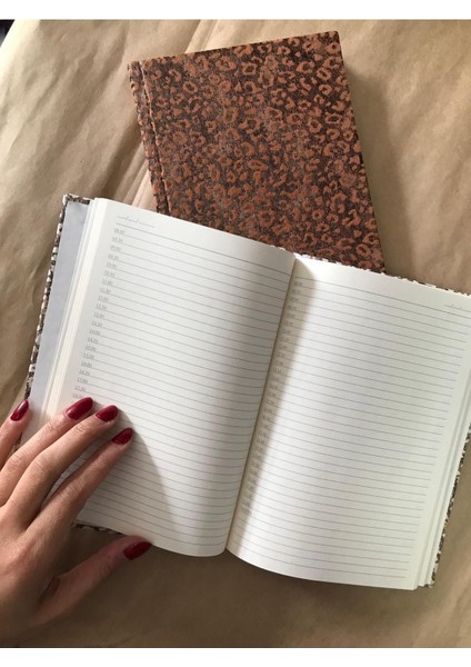 Atakids Lizy Leopar Desenli Süresiz Akademik Ajanda 2 Adet (70 Yaprak 14*20)
