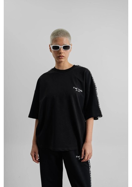 Erkek Feel Inside Yazı Detaylı Şeritli Oversize T-Shirt Siyah