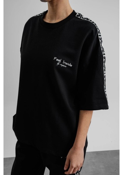 Erkek Feel Inside Yazı Detaylı Şeritli Oversize T-Shirt Siyah modelleri