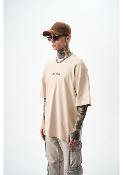 Erkek They Eyes Chico They Never Lie Baskılı Oversize T-Shirt Bej modelleri